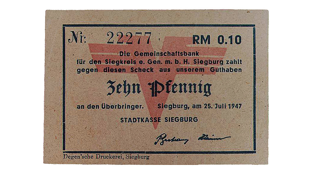 Rechteckiger Schein aus bräunlichem Papier mit einer Nummer, dem Betrag und einem großen roten Stempels.
