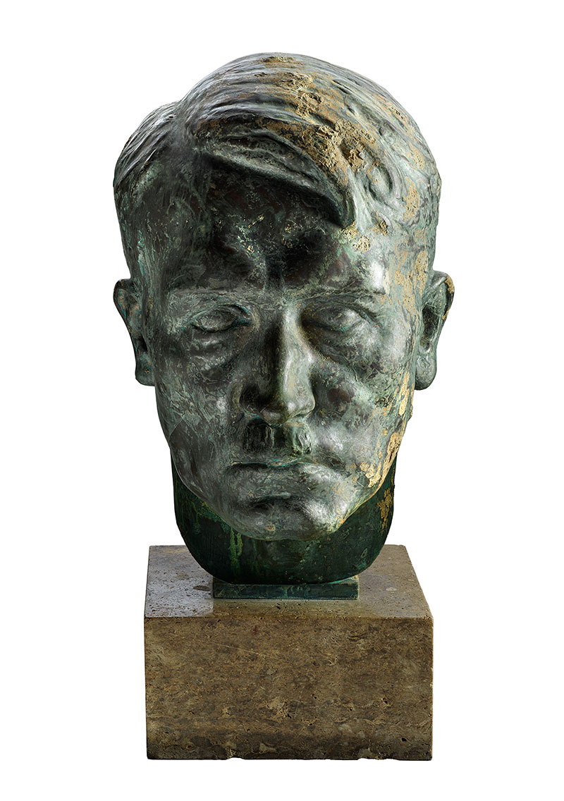 Hitlerbüste aus Bronze auf einem Steinsockel von der Bildhauerin Hedwig Maria Ley aus dem Jahr 1932